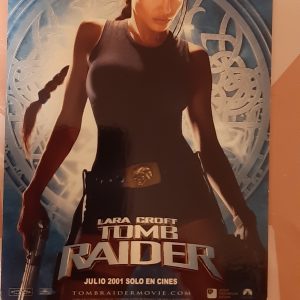 AW038 carte postale postcard lara croft tomb raider