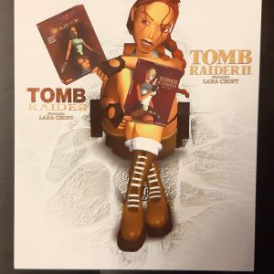 AW057 carte postale postcard lara croft tomb raider