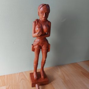 zz100 tomb raider lara croft statuette africaine 45 cm à recoller